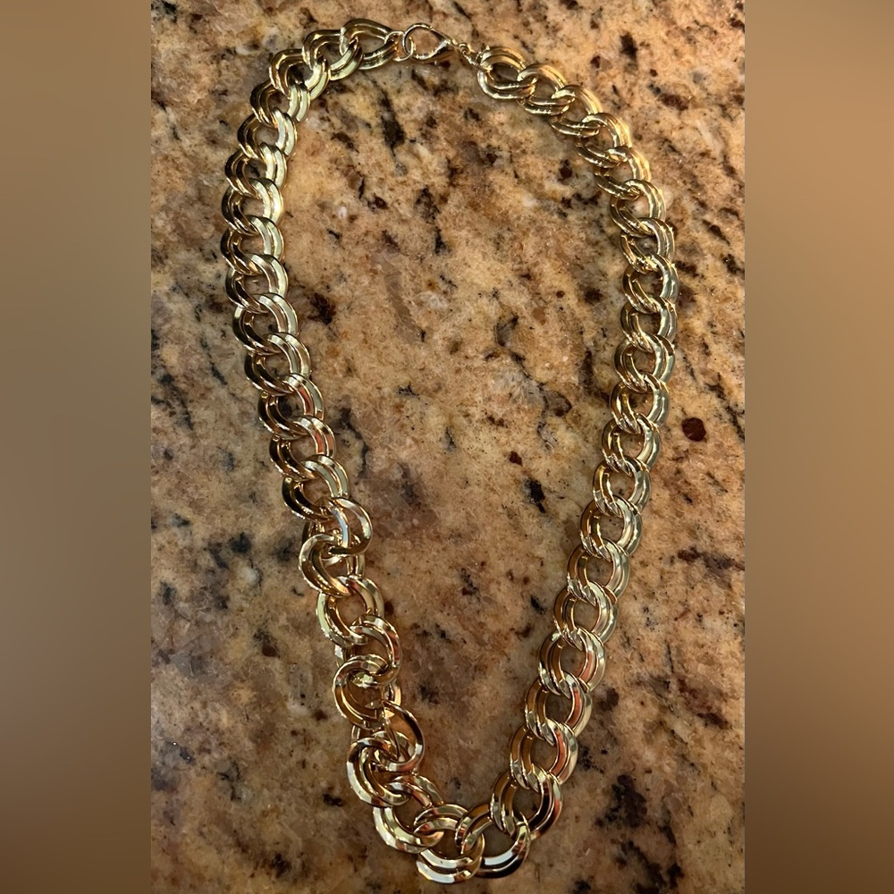 Vintage Erwin Pearl gold tone chunky necklace.